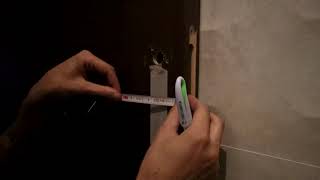 Leroy Merlin Cómo instalar un cerrojo inteligente en la puerta de un baño  anuncio