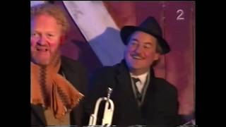 Hjul Jul i Jul - Vazelina Bilopphøggers (Musikk Video fra Hjulkalender)