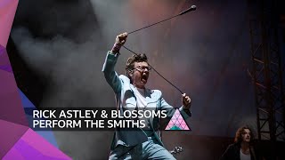 Download lagu Rick Astley with Blossoms - There Is A Light That Never Goes Out (Glastonbury 2023) mp3