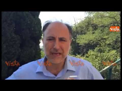 Misura in alcool forte bevendo Laiuto alla persona che ha lalcolismo