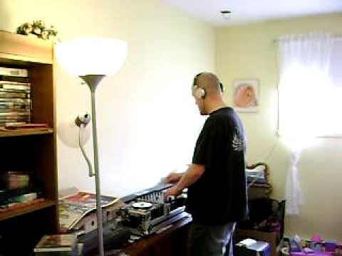 DJ Jonathan P mix HOUSE at HOME with DENON 1000