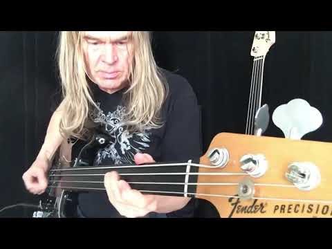 Tony Franklin: Funky Fretless groove (with a pick!)