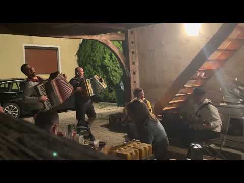 Aleksander Pacek & Ansambel Vikend - Rund herum