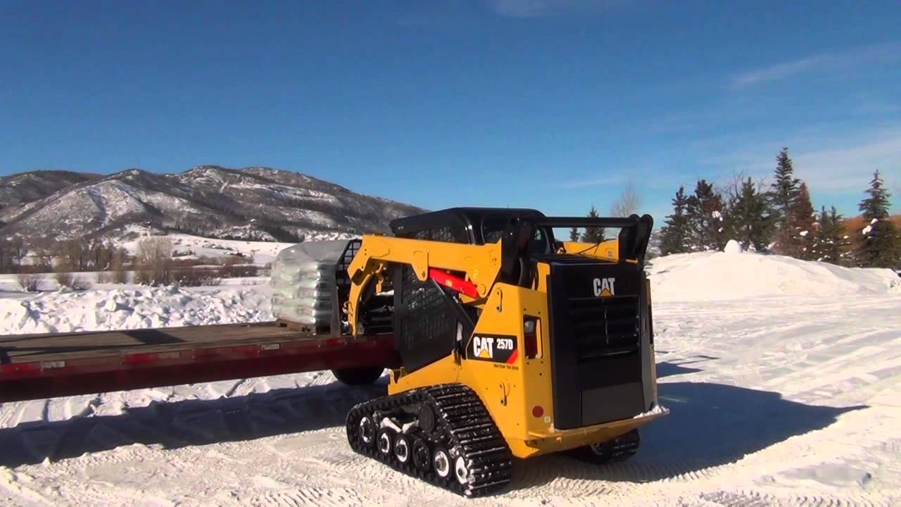 Cat® Forks for Compact Machines at Work
