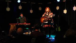 Suzie Vinnick - Walking By Myself