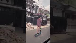 Download lagu jangan iri terhadap orang lain yang nggak pake celana saat jalan jalan dikomplek mp3 Download lagu jangan iri terhadap orang lain yang nggak pake celana saat jalan jalan dikomplek mp3