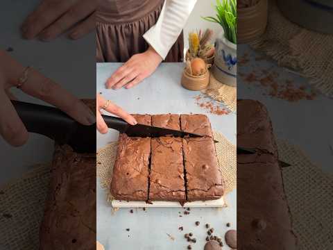 THE BEST Fudgy BROWNIES EVER!! #fudgybrownies #browniesrecipe #brownies #easybrownierecipe #recipe