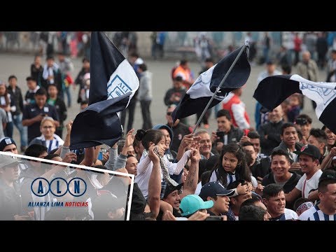 "Gran recibimiento blanquiazul al campeón del Torneo Apertura" Barra: Comando SVR • Club: Alianza Lima