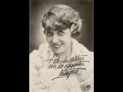 Mistinguett filmée chante  " c'est vrai "  en 1934