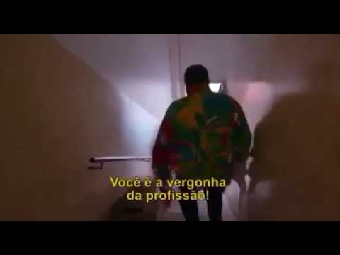 1 minuto de “Você é a vergonha da profissão!”