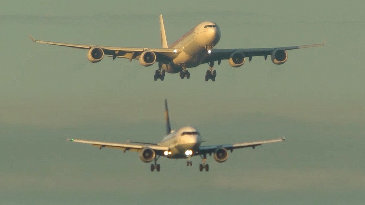 AIRBUS A340-600 LANDING with an AIRBUS A320 flying AHEAD (4K)
