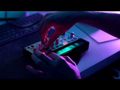 Cinematic Ambient Jam with Korg Volca Bass (Inspired by Blade Runner 2049 - Flight to LAPD)