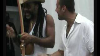 Carlinhos Brown, Rodrigo Sá e Gerson Silva com o Berimbau Brazil - Brazilian music.wmv