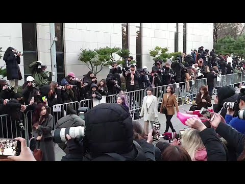 181123 TWICE Arrival at Music Bank