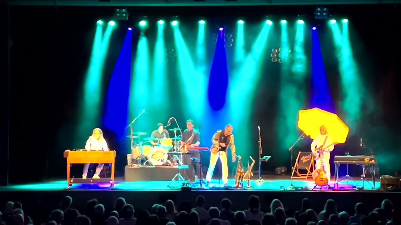 CENTURY’S CRIME spielt Ain’t Nobody But Me live