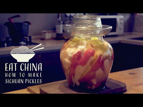 這位醃菜專家的祕密成分？她的三歲滷水 - 吃貨中國 (S1E7) (This Pickle Expert's Secret Ingredient? Her 3-Year-Old Brine - Eat China (S1E7))