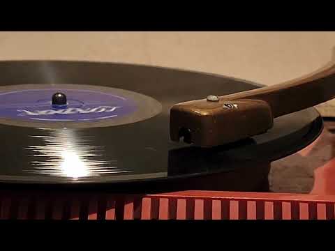 Electrohome Steelman Series 4D-17 Portable Record Player. Playing with 78 RPM Shellac