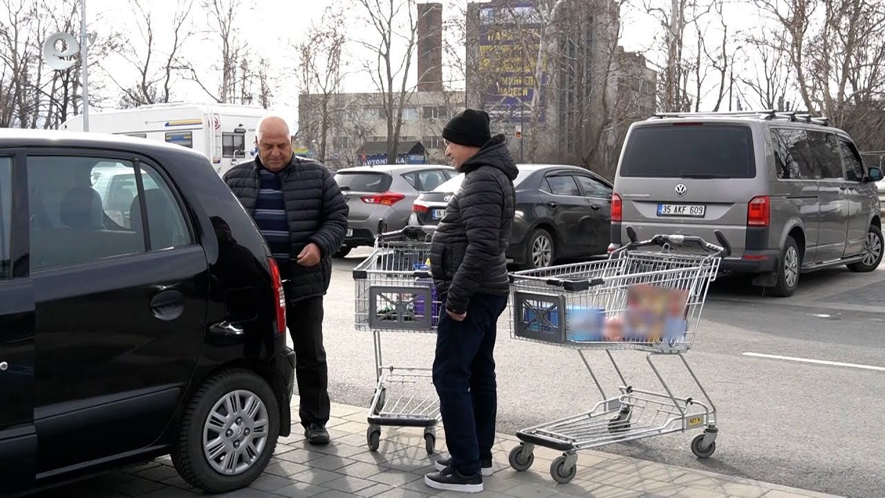 Пълни торби и колички пред големите вериги в деня на бойкота в Кърджали