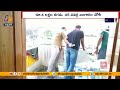 Huge Theft In House At Praksam's Tallur | లక్షల నగదు, 45 సవర్ల బంగారం చోర