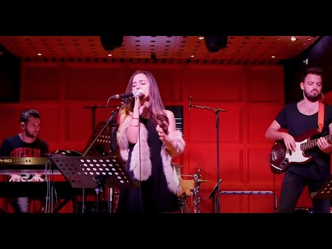 Den Ze - "Couldn't You Just"  IKSV Haftası  - Vodafone Freezone