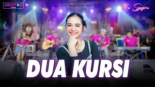 Download lagu Era Syaqira - DUA KURSI   //   Jangan sampai ada bunga yang baru di luar rumah mp3