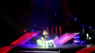 Usher performing Trading Places at the OMG Concert 12/31/10