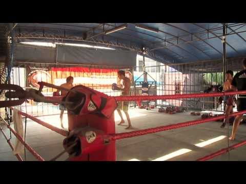 NETO Treino de Muay-Thai na Tailandia