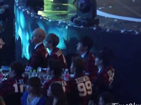 140123 EXO watch Shinee performances at Seoul Music Awards