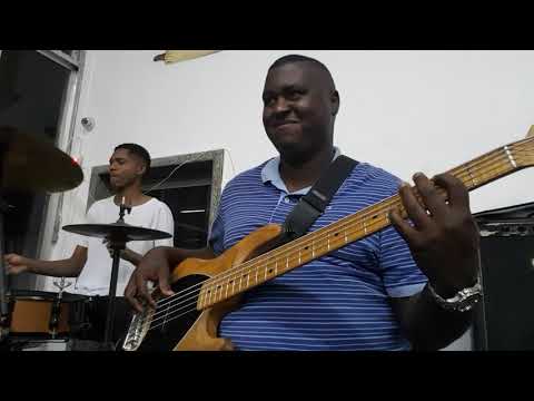 Música Jessica Augusto Medley(poderoso ele é e Obrigado por me amar) Bass cover