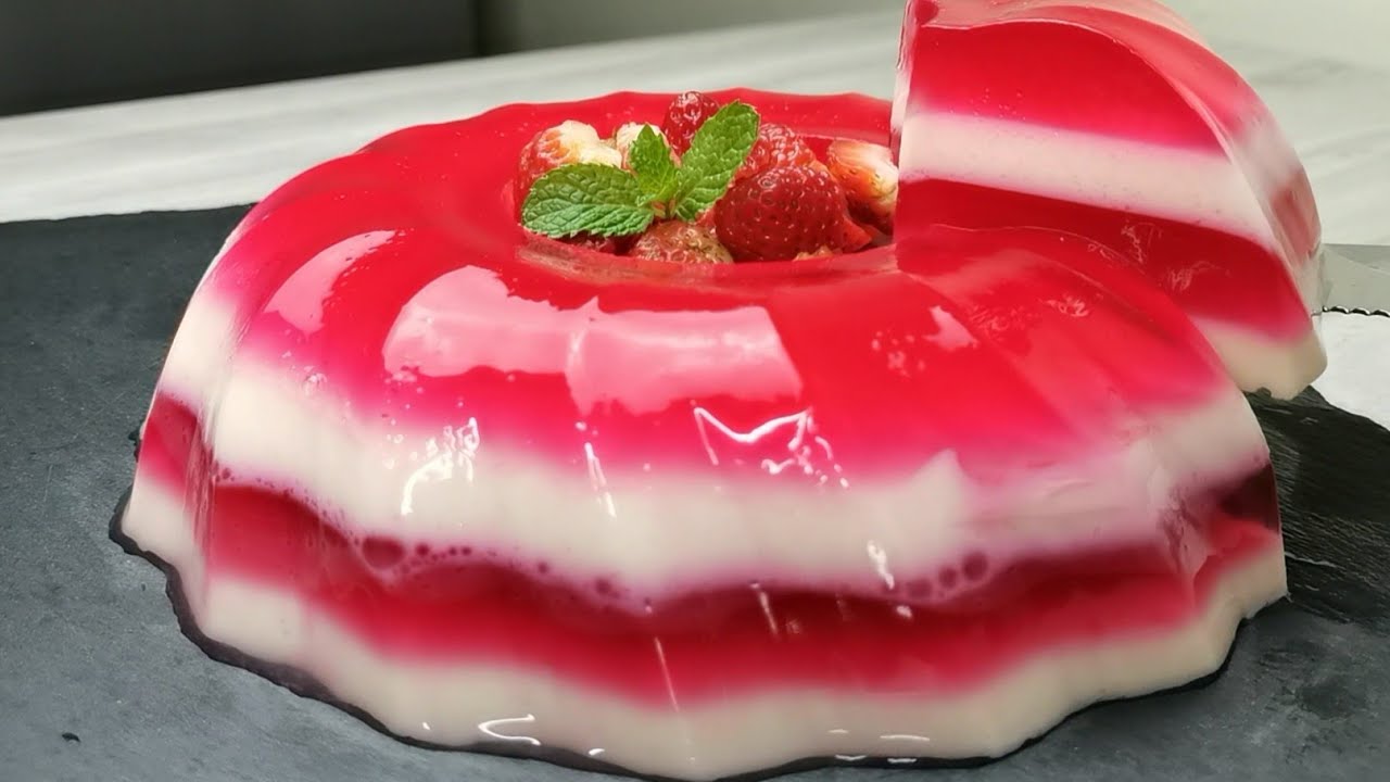 Strawberry Cake Jelly Christmas Recipe