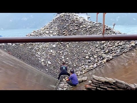 Barge unloads 3500 tons of large cobblestone- relaxing video