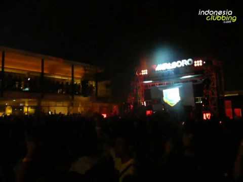 Paul Oakenfold (UK) in Jakarta - Magnifisound Series - Humdrums in the Crowd