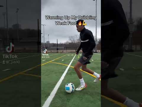 Warming Up My Dribbling Weak Foot 🔥💪#shorts #soccershorts #footballshorts