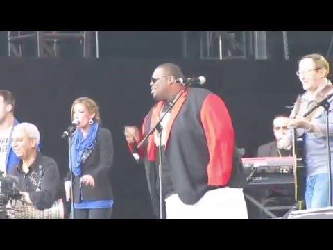 Idir au Concert Pour l'Egalité à Paris sur TVIDF.