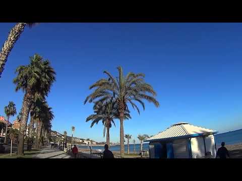 Chiringuitos de Caleta en bici hacia Levante, atardecer