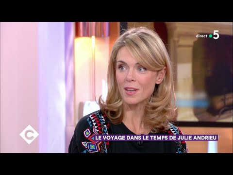 Le voyage dans le temps de Julie Andrieu - C à Vous - 12/12/2018