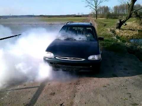 ostatnie chwilę ford escort 1.8  przed pójściem na złom