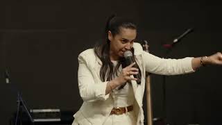 CAMILA BARROS - O TEMPO TRARÁ A RESPOSTA