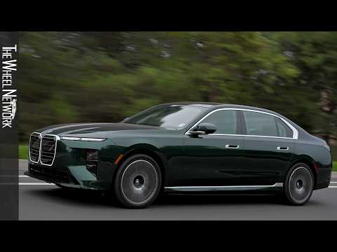 2027 BMW 7 Series i7 60 xDrive | Vancouver Green | Driving, Interior, Exterior [4K]