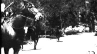 El presidente Porfirio Díaz cabalgando en el bosque de Chapultepec