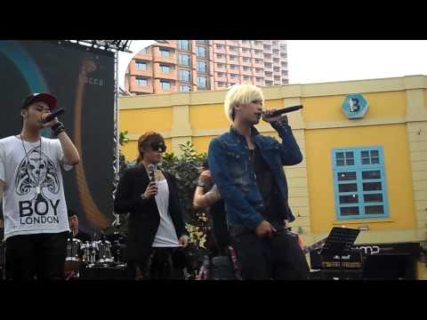 MIB N0DDING AL0NG AT SINGAP0RE 2O13!!