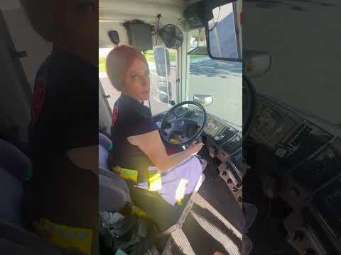 Bentley VS Bluebird #yellowbus #busdriver #schoolbus #msfrizzle #bentley #bluebird