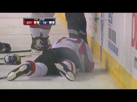 Todd Fedoruk pops Jarkko Ruutu | 04/08/2010 [HD]