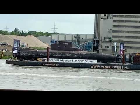 U-Boot auf seiner letzten Reise durch Neuwied