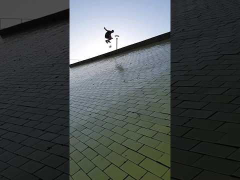 Nollieflip into yellow Bank #shorts #barcelona #bcn #skateboarding