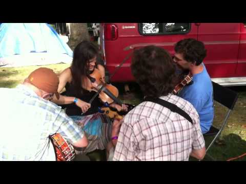 Clifftop 2011 impromptu jam - "Lost Everything" (James Leva)