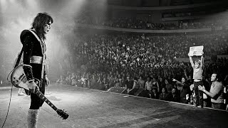Ace Frehley STOOD Still When a Little Boy Held Up a Sign — What He Did Next SHOOK MSG