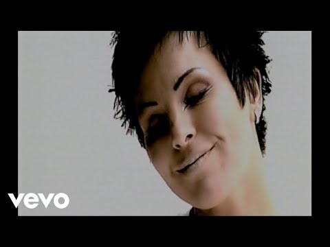 Csilla Auth - A szerelem az esetem (Videoclip)