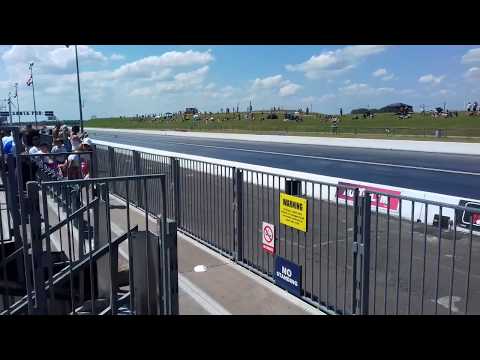 Santa Pod - Oklahoma Willy VW Bus Jet car run 1/4 mile