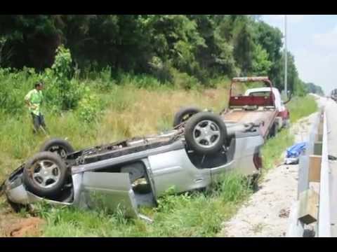 Vehicle Recovery after MVC with Ejection - I-65 S 89mm